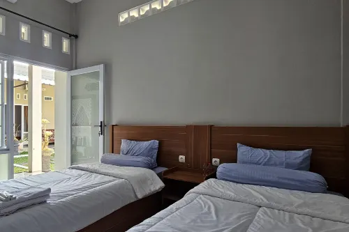 Guest House Saqeena Syariah Near Blitar Park RedPartner