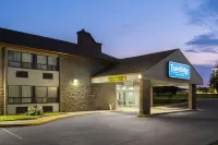 Travelodge by Wyndham Barrie Hotel in zona Grey & Simcoe Foresters Regimental Museum