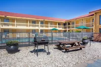 Super 8 by Wyndham Eagle Pass - Kolam Atas Bumbung