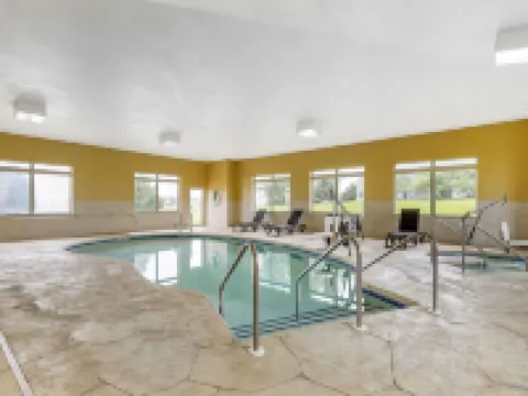 格林內爾舒適套房酒店 - 近 I-80 保厄希克縣酒店