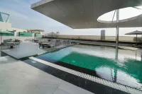 Nova M Hotel Edge By Rotana - Kolam Renang
