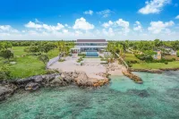 Luxurious 12-bedroom Oceanfront Villa With Private Chef Butler Private Beach in Casa de Campo Resort 阿爾托斯香凡村附近的飯店