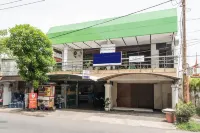 Anak Mama Hotel Hotels near Pakdhe lovberd