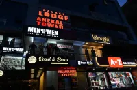 Hotel Palace Lodge Отели рядом с достопримечательностью «Ammembala Sri Somanatheshwara Temple»