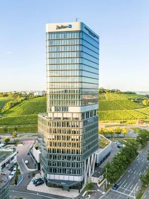 Radisson Blu Hotel at Porsche Design Tower Отели в г. Штутгарт