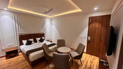 LA FALCON Hotels near Sec 3 park near goal market