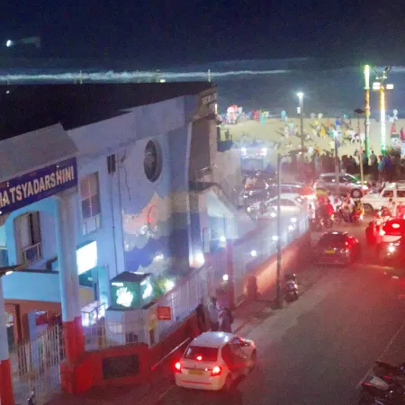 The Q Hotel RK Beach Отели рядом с достопримечательностью «Пляж Рама-Кришна»