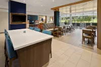 Holiday Inn Express & Suites WAYNESBORO EAST by IHG - breakfast