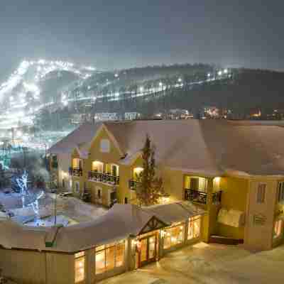 Hotel Chateau Bromont Hotel Exterior