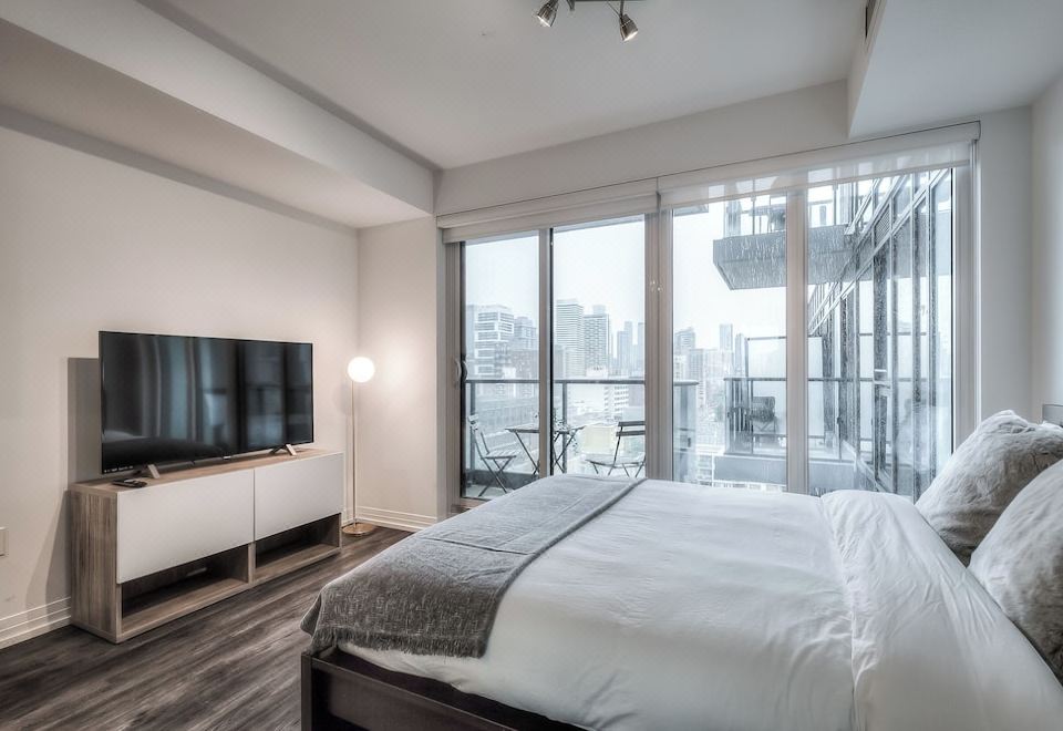 INFIVILLA Suites Eaton Dundas Square Toronto Image