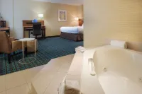 Fairfield Inn & Suites Belleville - ที่มีอ่างอาบน้ำ