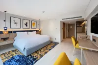 voco Bali Seminyak Hotel dekat Kacang Saraswati,Manalagi Oleh - Oleh Khas Bali