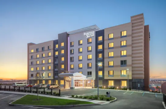 Fairfield Inn & Suites by Marriott North Bergen Hotels near Grand Bazaar NYC