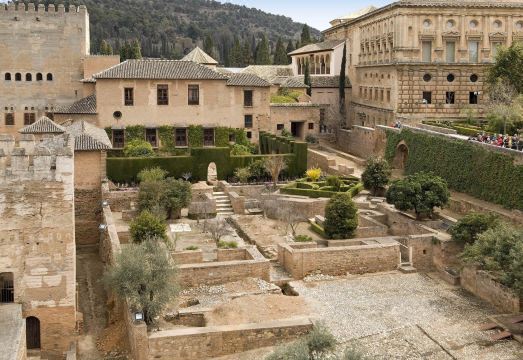 2. 이비스 그라나다..