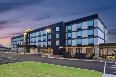Home2 Suites by Hilton Indianapolis North at Intech Park Hotels in Indianapolis