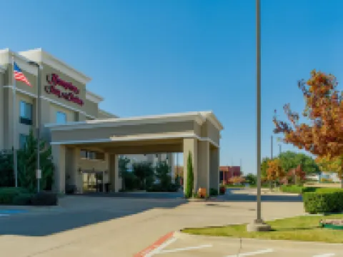 แฮมป์ตัน อินน์แอนด์สวีทส์ ฟอร์ตเวิร์ธ-ฟอสซิลครีก โรงแรมในฟอร์ตเวิร์ธ