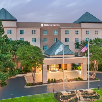 Embassy Suites by Hilton Memphis East Germantown Area Hotel dekat Taman Botani Memphis