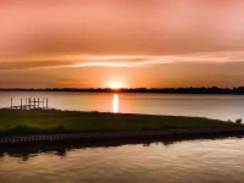 Sky View on False River Sunset     LSU 45 Minutes Away Hotels in Pointe Coupee Parish