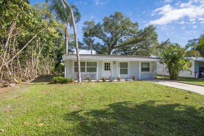 3-Bedroom-2 Full Baths Beach House Mnts to Central Beach & Downtown Hotels in der Nähe von Majestic Plaza