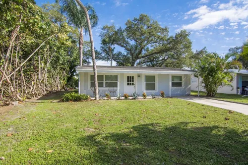 Vero Beach Cottage 3 bedrooms, 2 bath, Less than mile to Beach