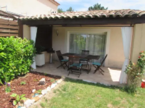 Barjac Villa Pastis - Gîte with swimming pool and view of the Cévennes mountains Hoteles en Barjac