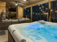The Edelweiss-NEW! Arcade Room, Hot Tub, Firepit, 5 minutes to town!