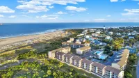 2-bedroom condo steps to Tybee Island Beach 타이비 아일랜드 주변 호텔
