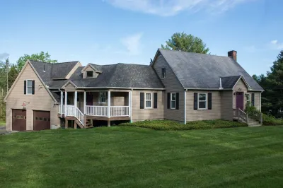 Stockbridge Cape near Tanglewood & Kripalu - Heart of the Berkshires! Kripalu Center For Yoga & Health附近的飯店