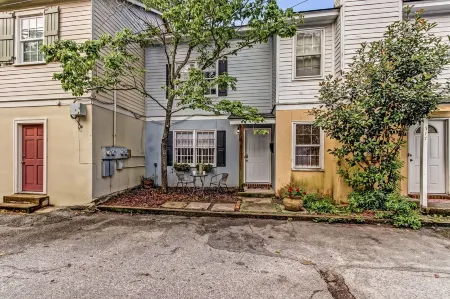 Phoebe's Dog Friendly Townhouse