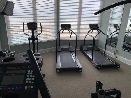 WEEKLY DISCOUNTS! OCEANFRONT CONDO! DIRECT BEACH ACCESS! NO DRIVE BEACH!KITCHEN!