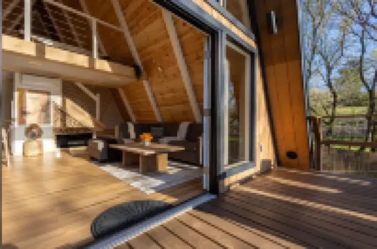 Freya's Cabin peaceful Aframe with hot tub & sauna 15 min to the national park!