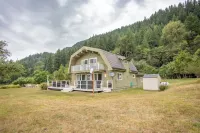 Mt Rainier,BestHome to Stay!4Bedroom_2Bath_Sleeps10,AC,Hot Tub,Car,RV Parking, Hotels near Mount Rainier National Park