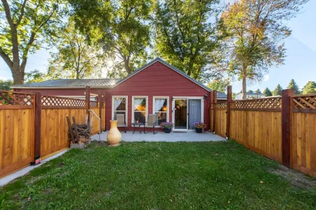 The Hygge House // A Cozy Guest House 15 min from Downtown Отели в г. Марион