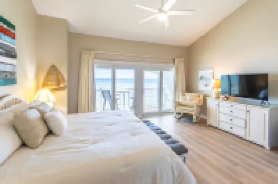 Beautiful, Large Gulf Front Condo - Private Beach - Beach Set up Included