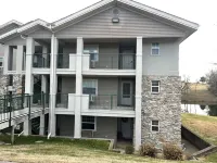 Cozy Retreat with Outdoor Pools & Golf Views at Holiday Hills Resort