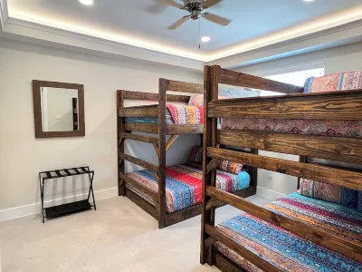 Uptown River Front Condos #103 Các khách sạn ở 