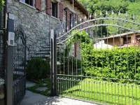 Apartment in an old barn, private garden overlooking the village