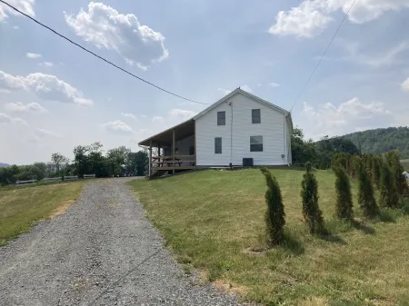 Peaceful & Serene 120 Acre Mountain Farm Retreat