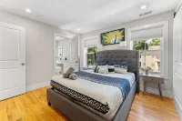 Luxury large house minutes to Cambridge and Boston