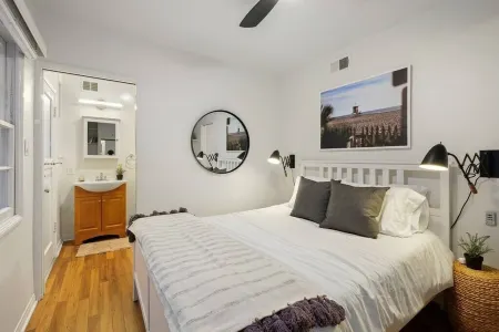 BALBOA ISLAND Retreat 3Bed 2Bath [Downstairs] Отели рядом с достопримечательностью «Ньюпорт-Бич»