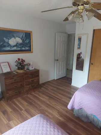 Spacious 3 bedroom house with WiFi and AC in charming Hesperia