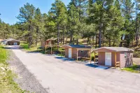 Cozy queen bed cabin with WiFi, fitness room in enchanting Aladdin