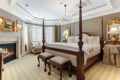 CRBC - Heart of BC Village! Remodeled, Ski in/out, Walk to Ski School, Shops