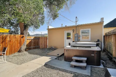 River R&R Historic mountain views. Ski Monarch 25 miles. Blocks from downtown.