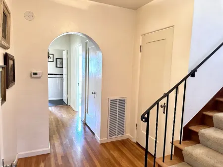 Charming Historic Lompoc Home.  Central Coast Wine Country, Pet Friendly Отели в г. Ломпок