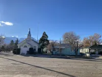 Comfy Bungalow Hotels in Lone Pine