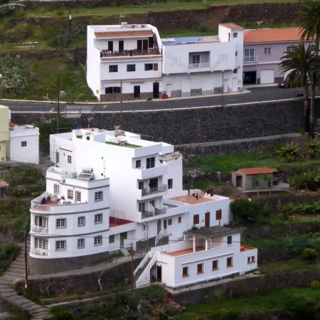 Quiet, bright apartment with stunning views in a small village, with WiFi