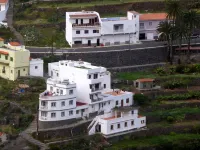 Quiet, bright apartment with stunning views in a small village, with WiFi