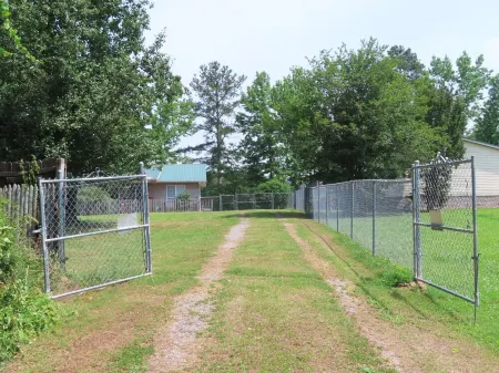 Lake life at its best. Lots of options for activities. Very pet friendly!