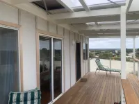 Cosy retro weekender with far-reaching views Hotel a Goolwa Beach